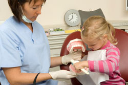 Forebyg tandlægeskræk hos dit barn